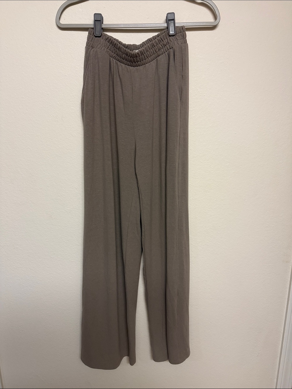 Abercrombie & Fitch Wide-Leg Elastic Waist Pants in Taupe